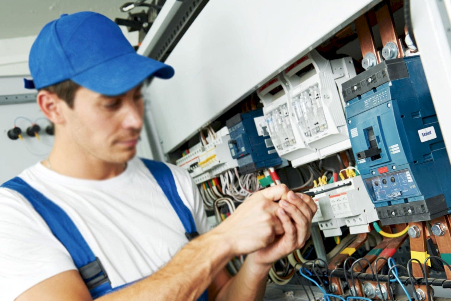 Karşıyaka Elektrik Tamircisi